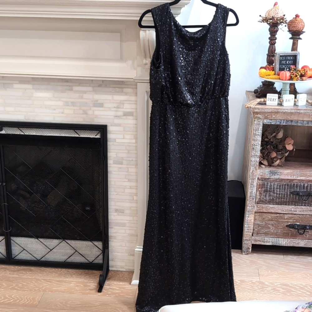 ✨ Black Sequin Gown - David's bridal - Size M ✨